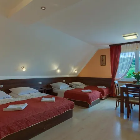 Bed and breakfast Szarotka 2*