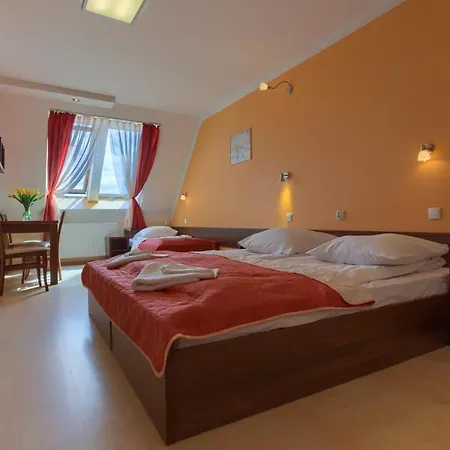Bed & Breakfast Szarotka 2*