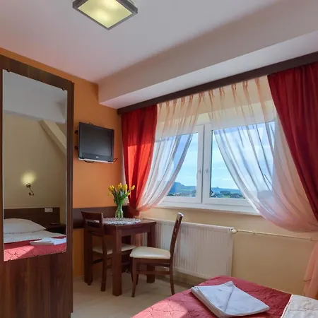 Szarotka Bed & Breakfast Kluszkowce