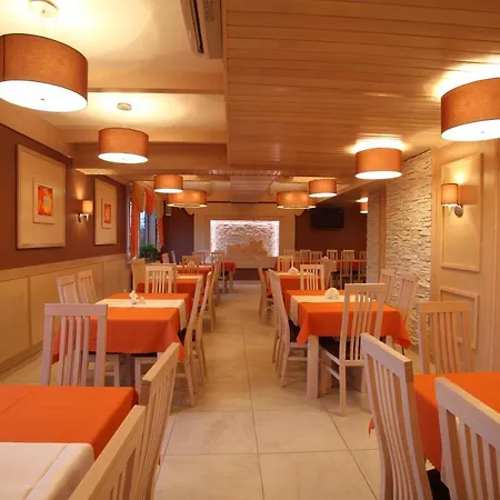 Bed and breakfast Szarotka 2*