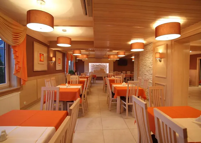 Bed & Breakfast Szarotka 2*